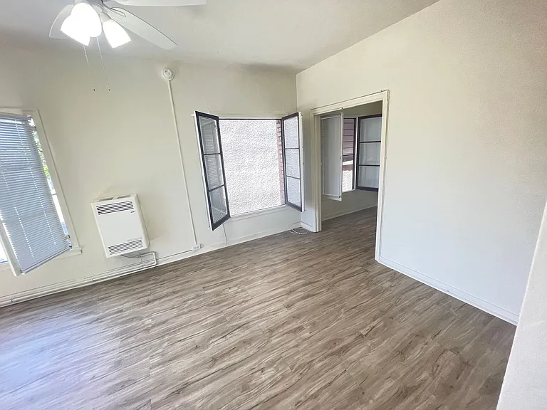 410 S Glendale Ave — Photo 6