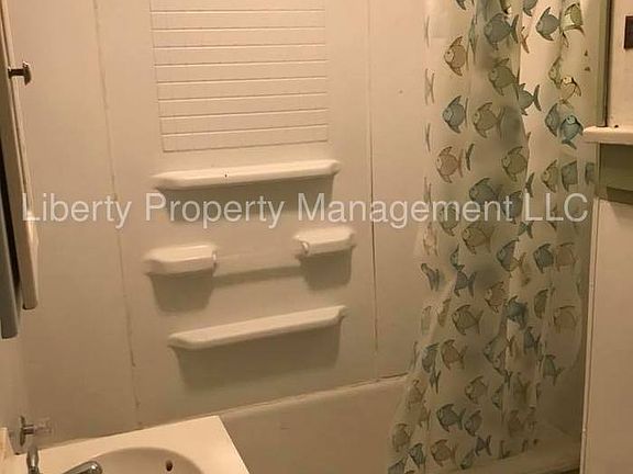 4th image of 423 Baker St