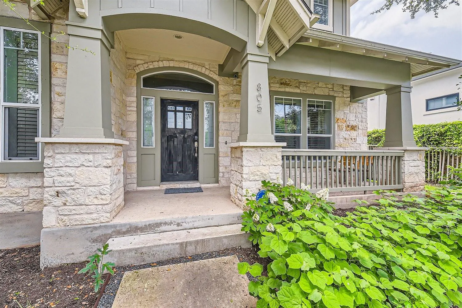 4 bed, 3.0 bath, 2925 sqft, $8,500 — Photo 4