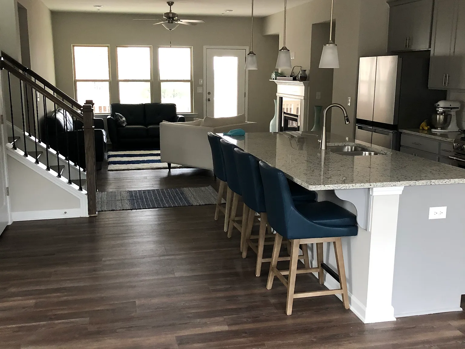 3 bed, 3.5 bath, 2276 sqft, $2,900 — Photo 2