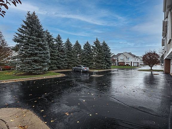 4th image of 4469 Berkshire Dr