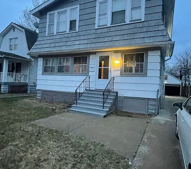 1462 E 175th St