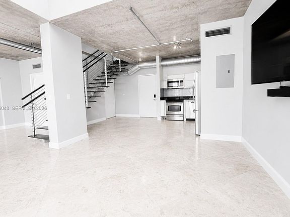 4th image of 690 SW 1st Ct APT 3118