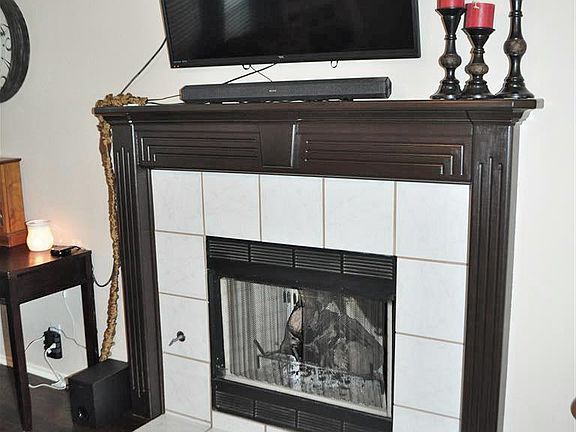 Gas log Fireplace