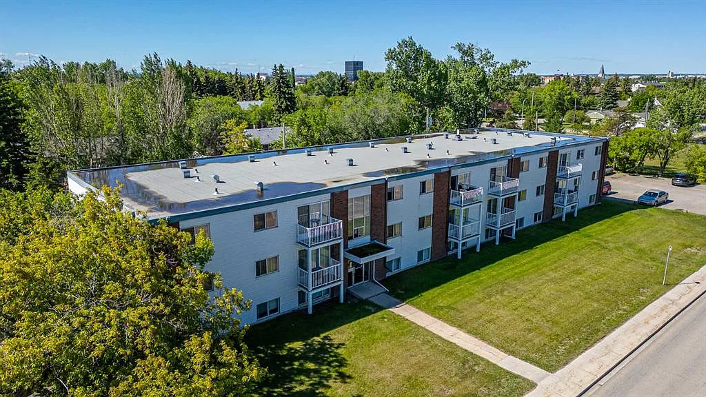 Building Photo - 9807 108th Ave #105