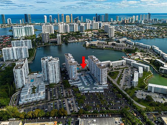 3rd image of 18011 Biscayne Blvd APT 1501