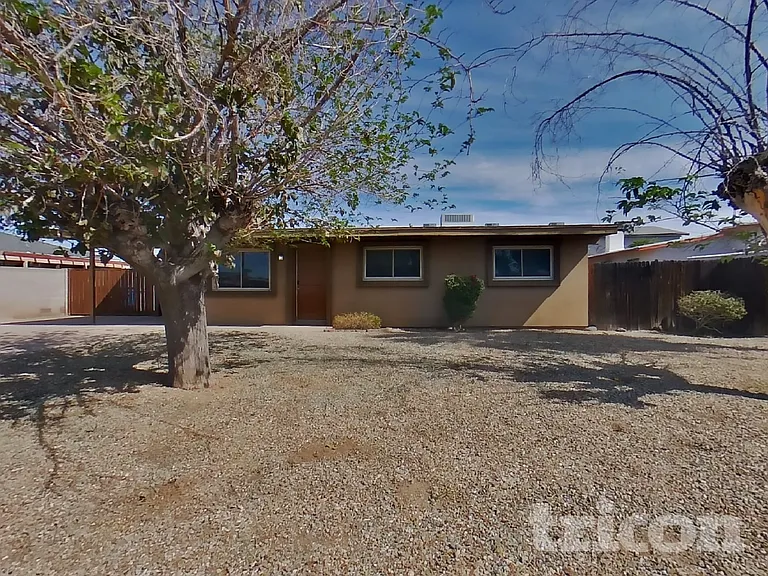 2932 W Caribbean Ln — Photo 2