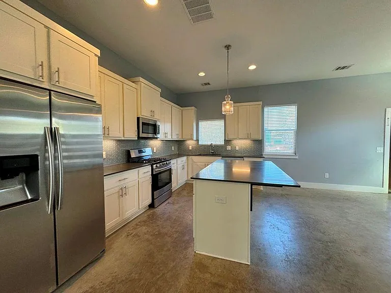 6201 Felix Ave #A — Photo 10