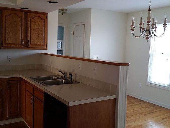 2nd image of 5789 Innsbruck Rd