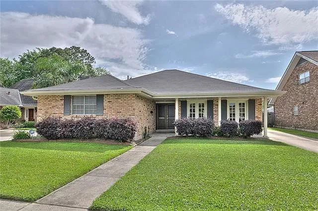 3 bed, 2.0 bath, 1900 sqft, $2,800 — Photo 2