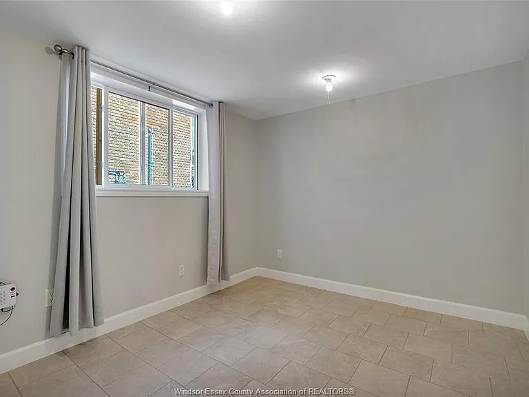 881 Parent Ave #BASEMENT — Photo 18
