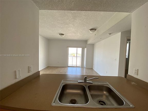 3rd image of 435 SW 12th Ave APT 601