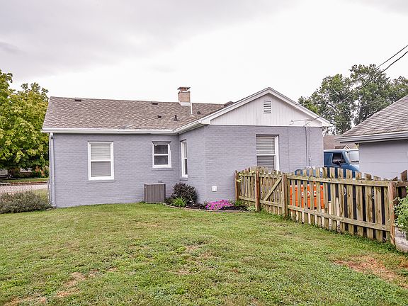 2nd image of 209 S Villa Dr