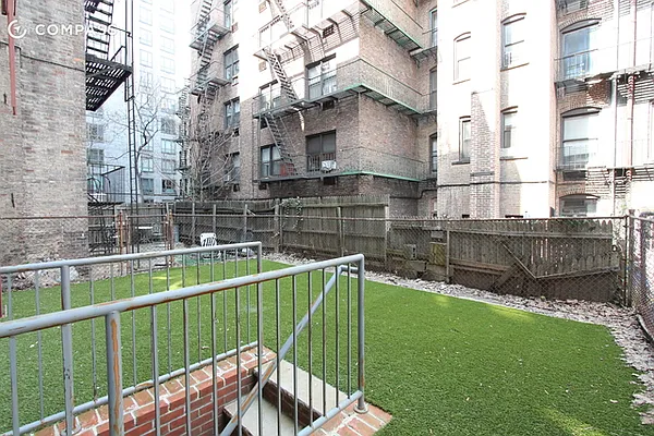 Rented by Compass | media 31