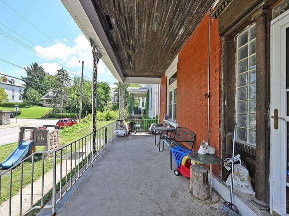 3rd image of 935 Woodlawn Ave