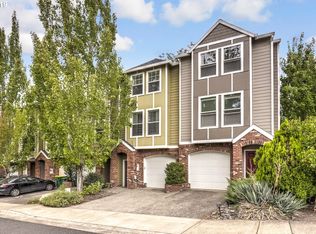 9017 SW Rystadt Ln, Portland, OR 97225