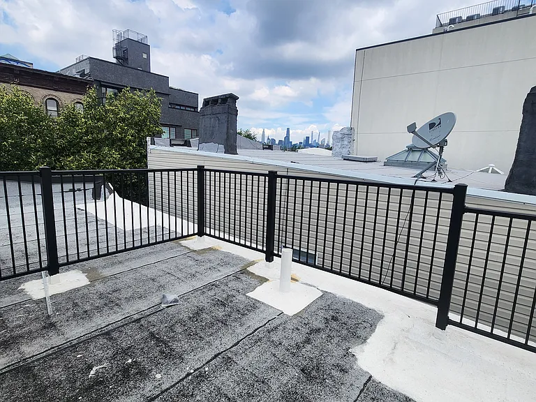 14 Hausman St #2R — Photo 8