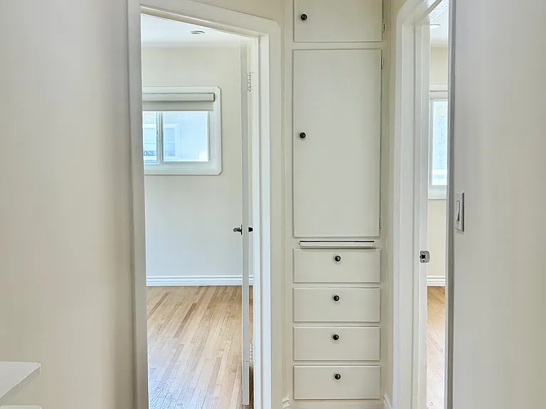 4506 Bakman Ave — Photo 5