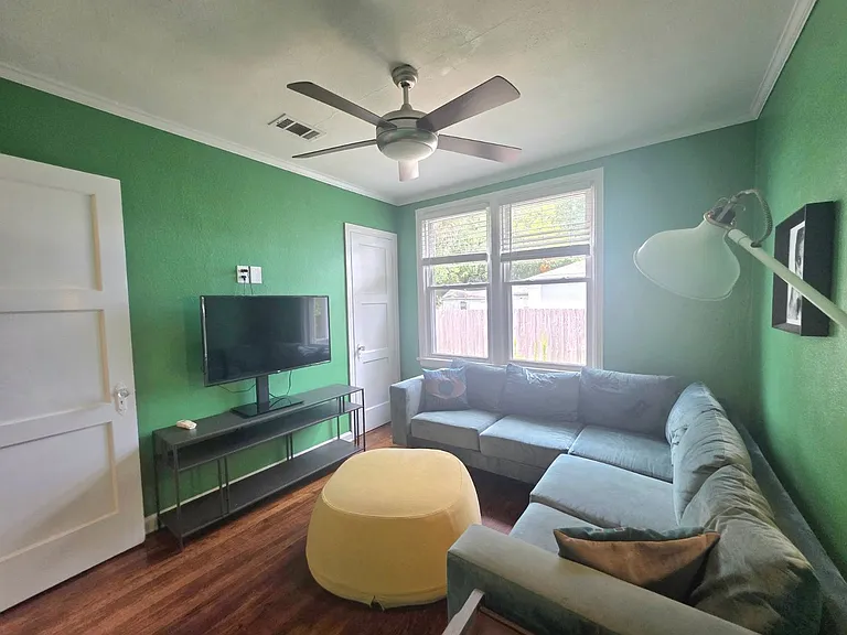1010 E Maxwell St — Photo 18