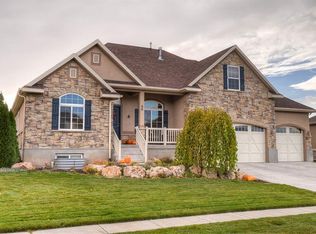 66 S Bonneville Ln, Kaysville, UT 84037