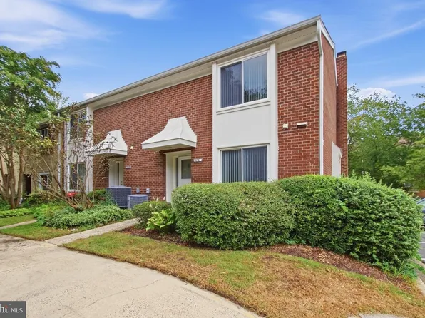 3861 Persimmon Cir, Fairfax, VA 22031