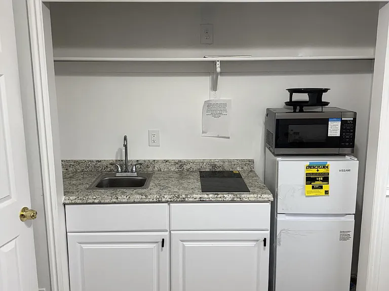 521 W Hoyt St #8 — Photo 4