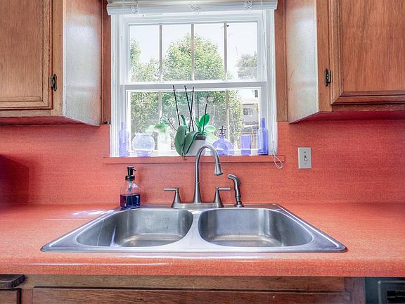 5th image of 529 Landis Cir