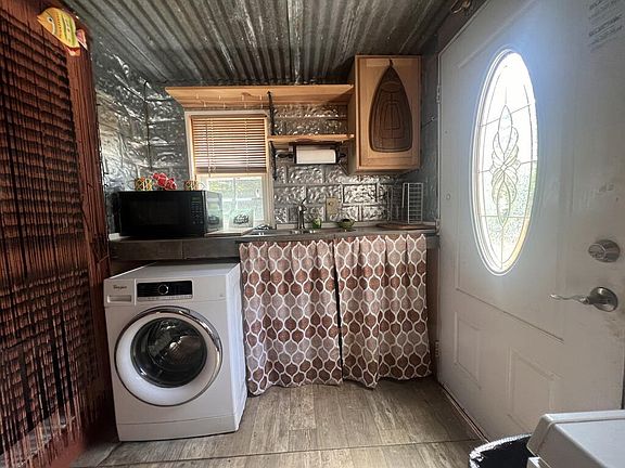 14th image of 105 H Warren Ln
