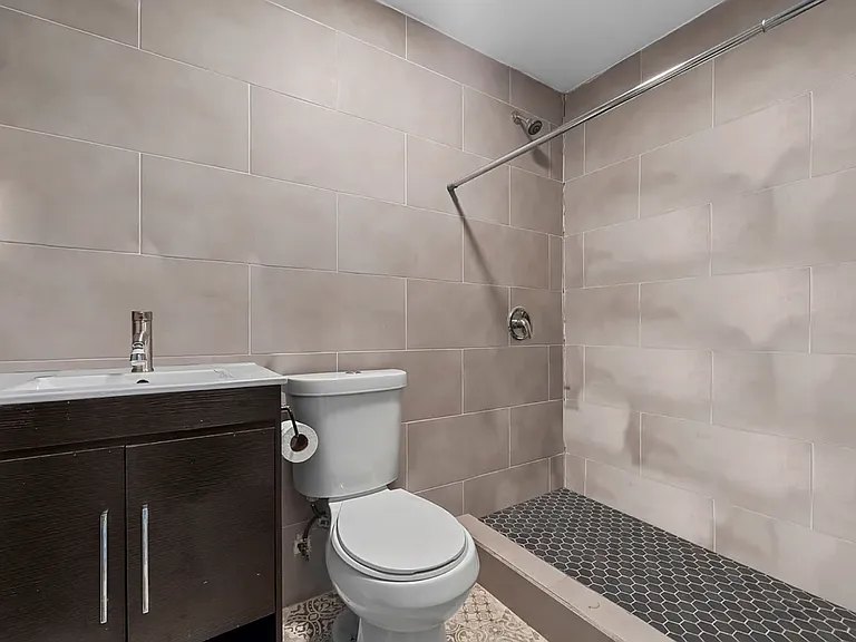 1137 Blake Ave #1 — Photo 7