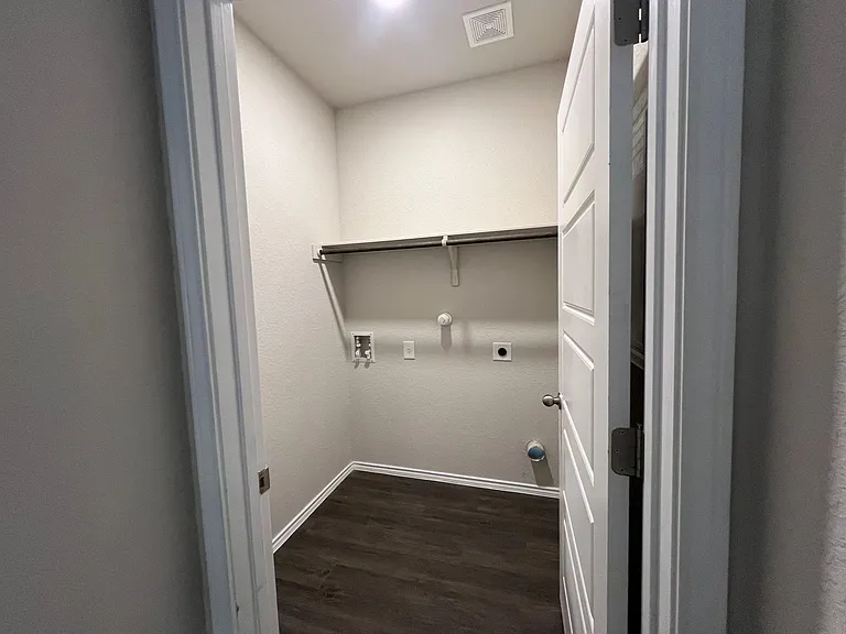 621 Ashers Pl — Photo 10