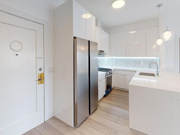 2nd image of 1935 Franklin St APT 705