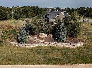 5210 Shadowood Ct SW, Ely, IA 52227