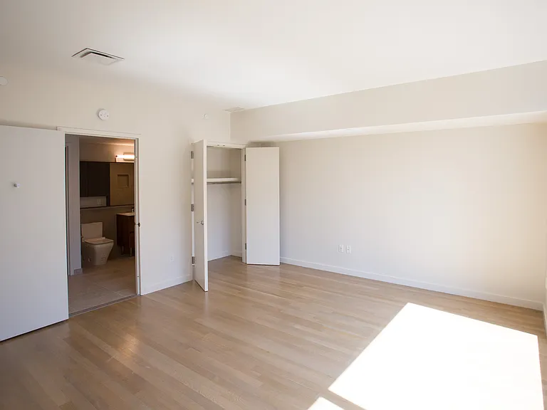 515 E 86th St #501 — Photo 9