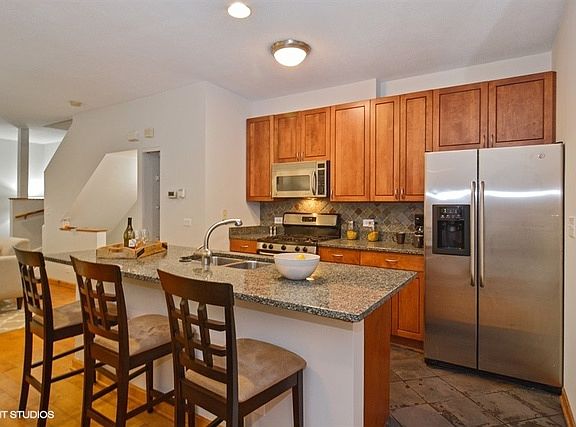 5th image of 555 N Artesian Ave APT E
