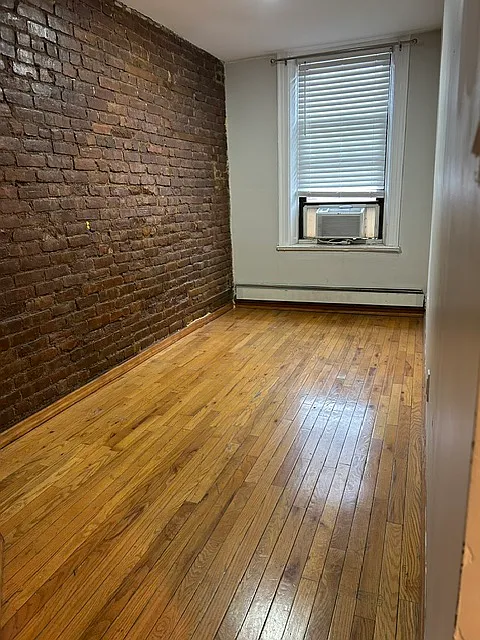 Building Photo - 550 Court St #1
