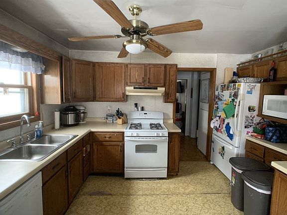 2nd image of 834 S 11th Ave