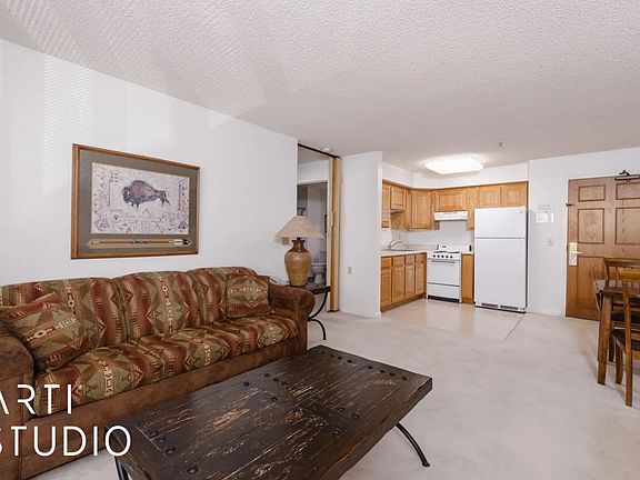 5th image of 555 Highland Dr #209