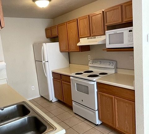 5th image of 1210 N Chaparral St Unit 1A-1B
