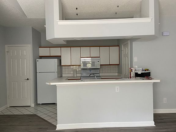 3rd image of 3205 Jade Ct APT 301