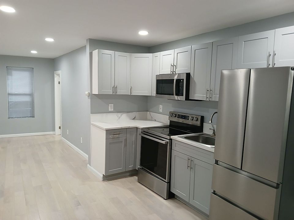 1st image of 5 Whitehall St #4