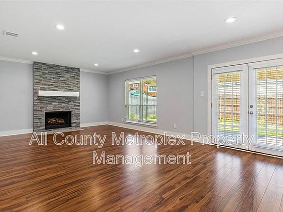 3rd image of 516 Arbor Oak Dr