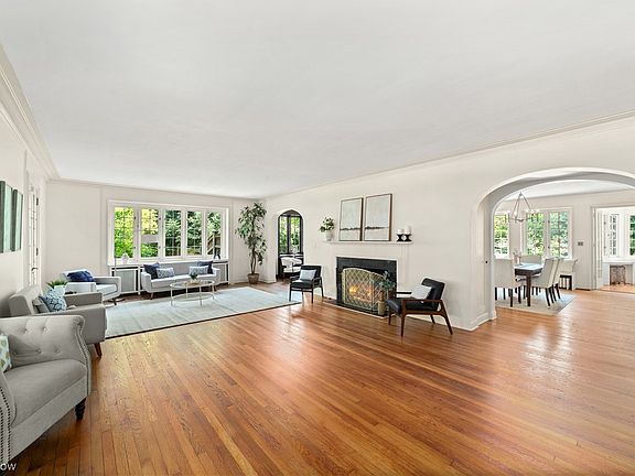 4th image of 2249 Demington Dr