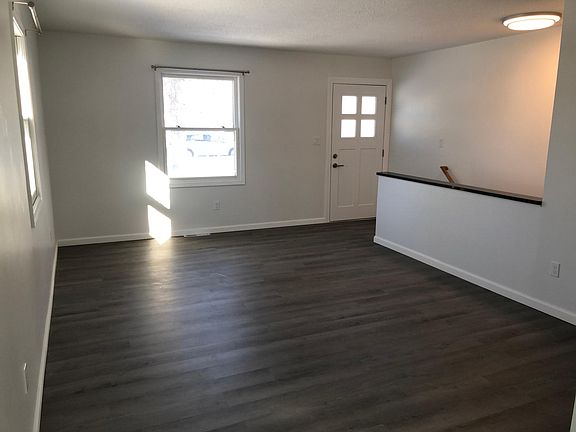 4th image of 806 Northlawn St NE