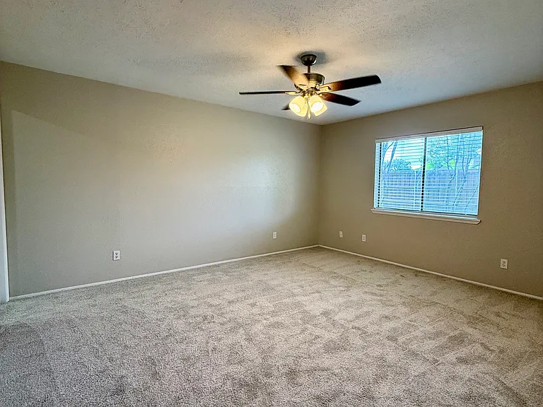 435 Clear Creek Ln — Photo 9
