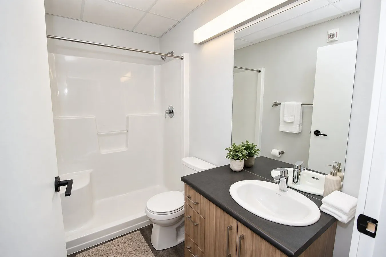 165 McDermot Av - 1Bed 1Bath — Photo 3
