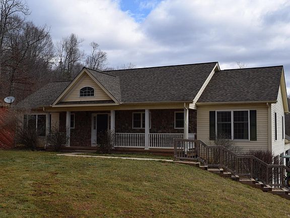 2nd image of 1463 Riverbend Dr