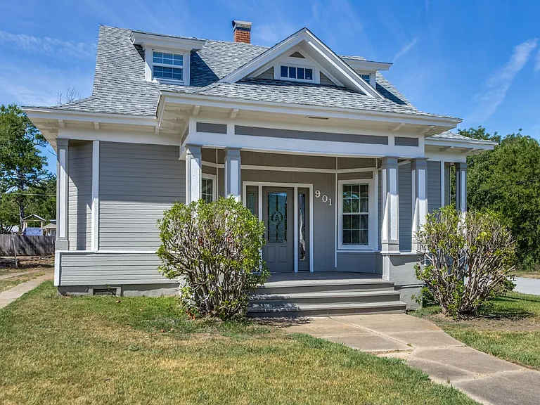 901 W Morton St — Photo 3