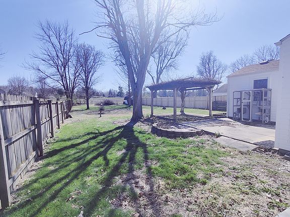 3rd image of 1323 Lindberg Rd