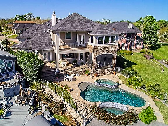 2nd image of 333 Edgewood Dr