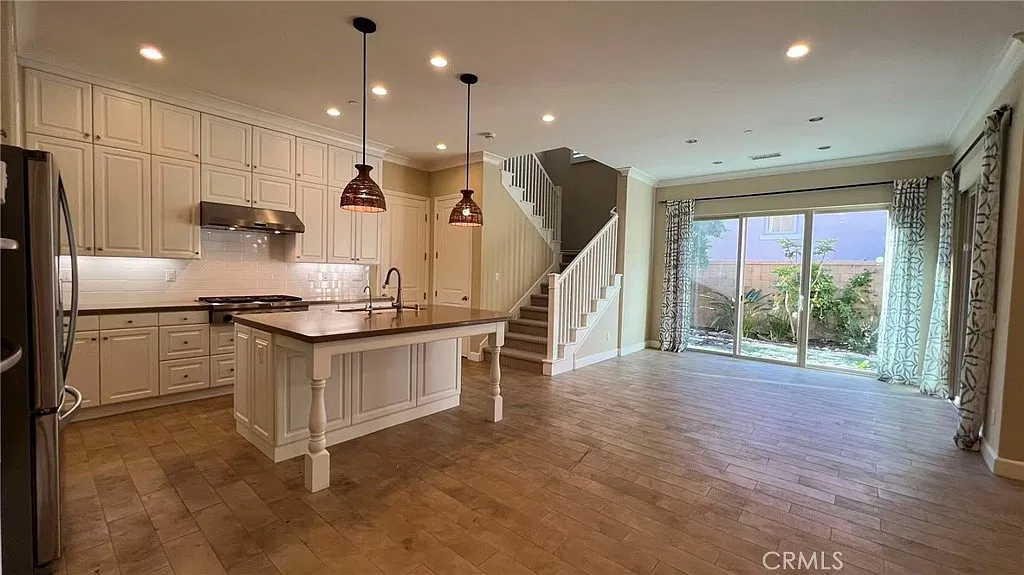 3 bed, 2.5 bath, 2535 sqft, $5,900 — Photo 3